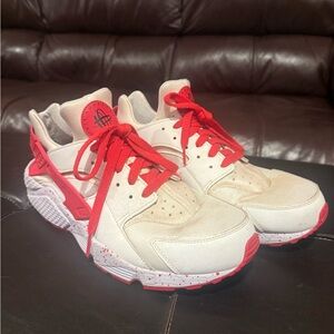 Red and White Nike huaraches Sneakers used